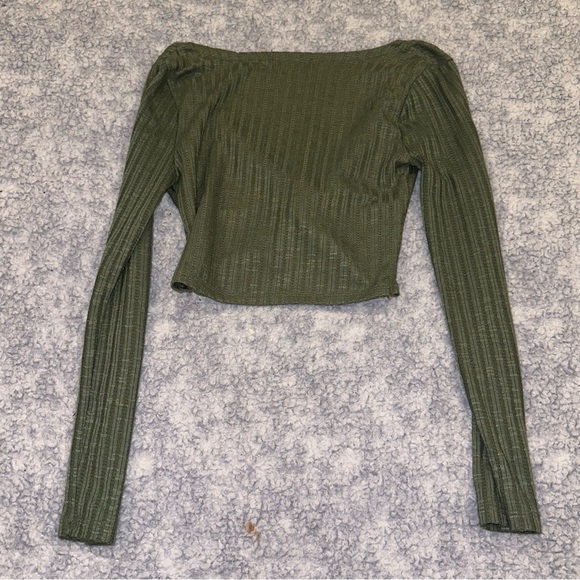 Jolie and Joy Twist Long Sleeve Crop Top - Size S - Picture 2 of 6